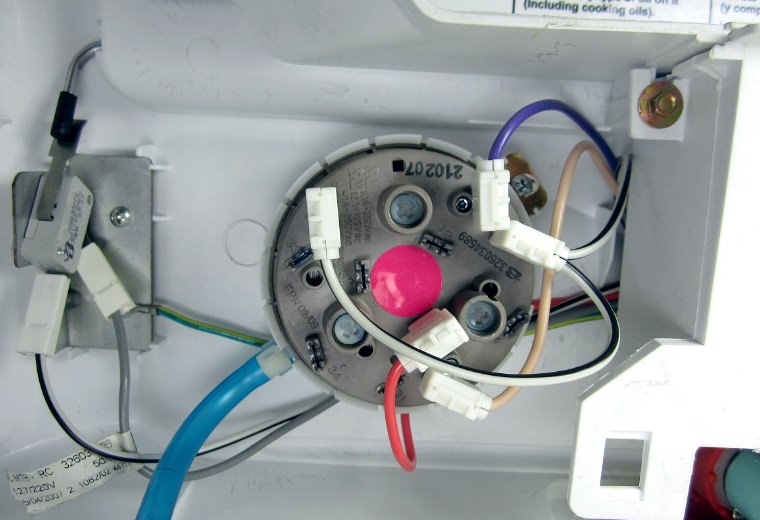 Замена датчика воды в стиральной машине Comfee